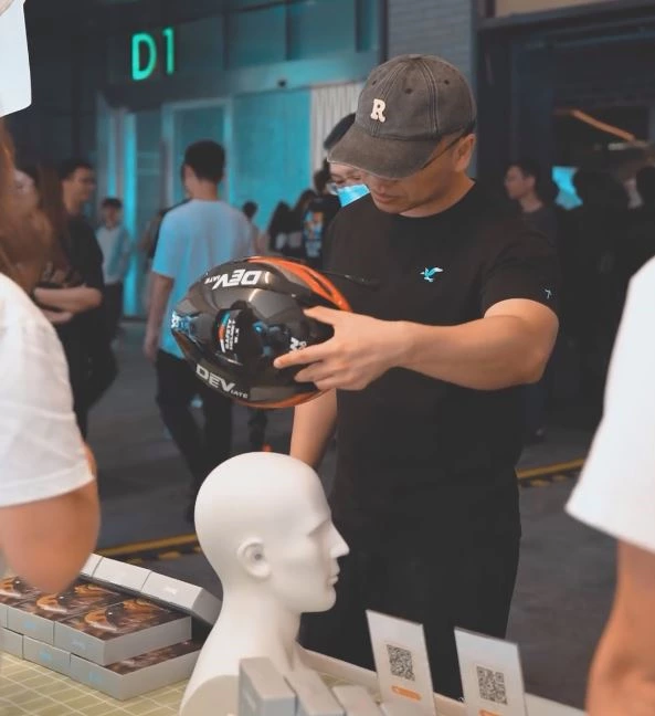 When Riding Is Everyday Life: Integrating Communication Into Daily Mobility